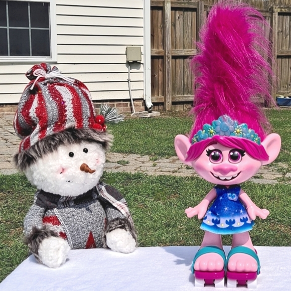 Dreamworks Dancing Hair Poppy  Trolls World Tour Doll - Picture 1 of 9